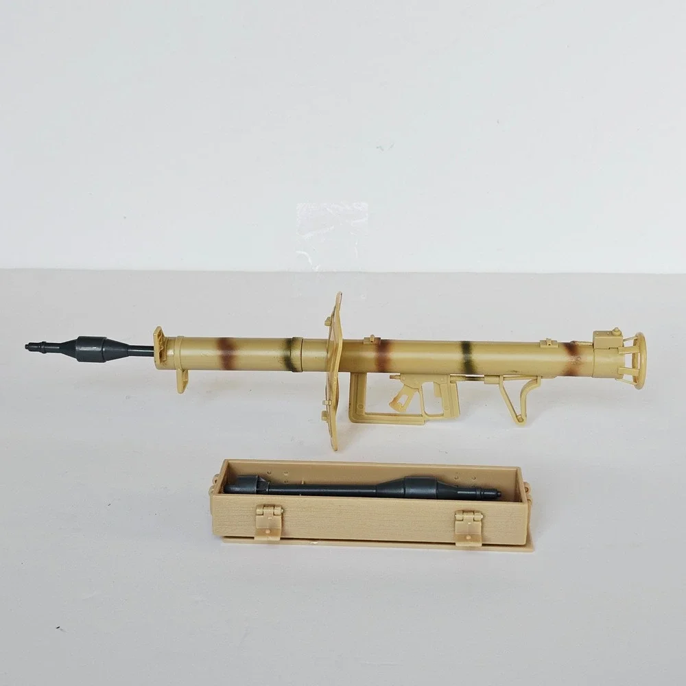 1/6 Scale German Panzerschreck Anti Tank WW II American Bazooka Case Rocket 1453